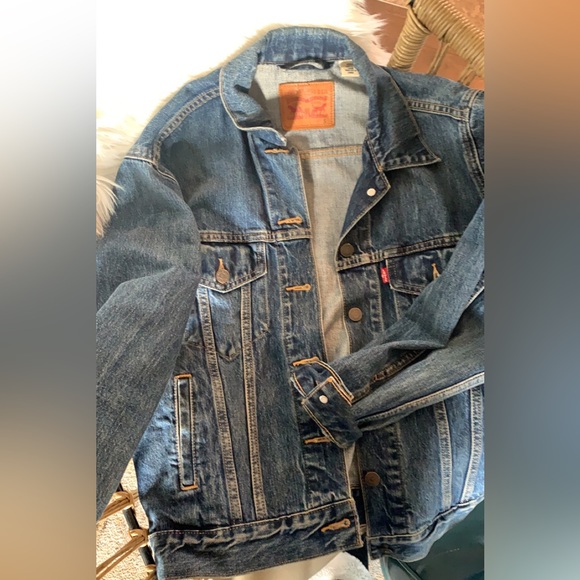 Levi’s Trucker Jacket - Picture 1 of 3